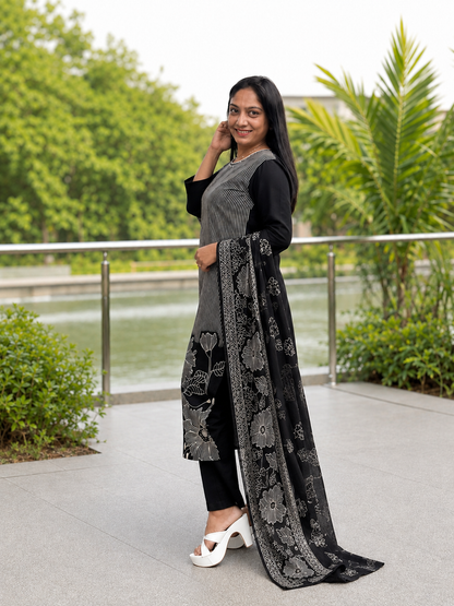 Women Cotton Blend Kurti Pant Dupatta Set