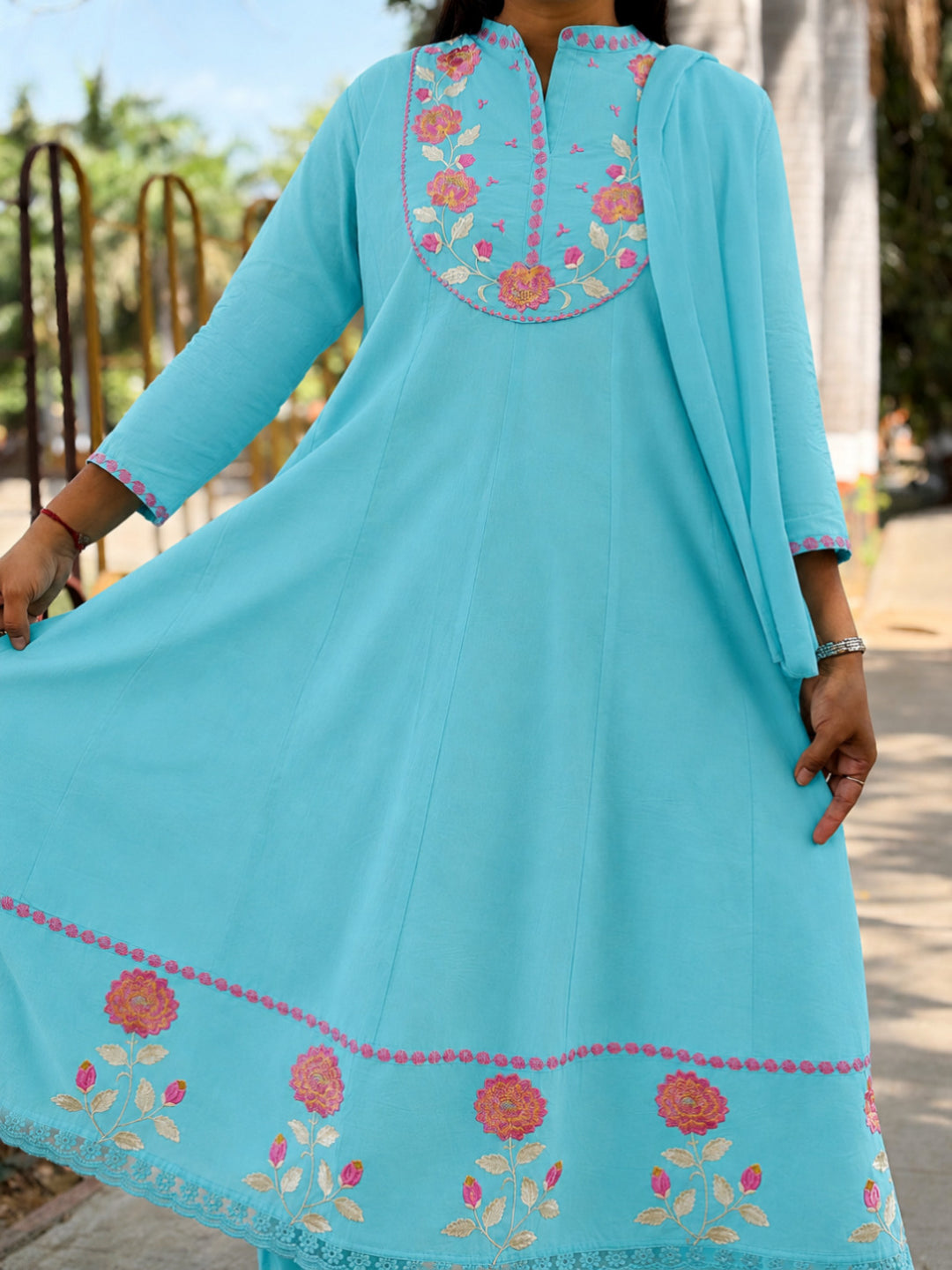 Women ‘s Cotton Embroidered Kurta Set
