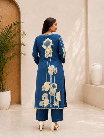 Women Floral Printed Regular Kurta with Trousers & With Dupatta