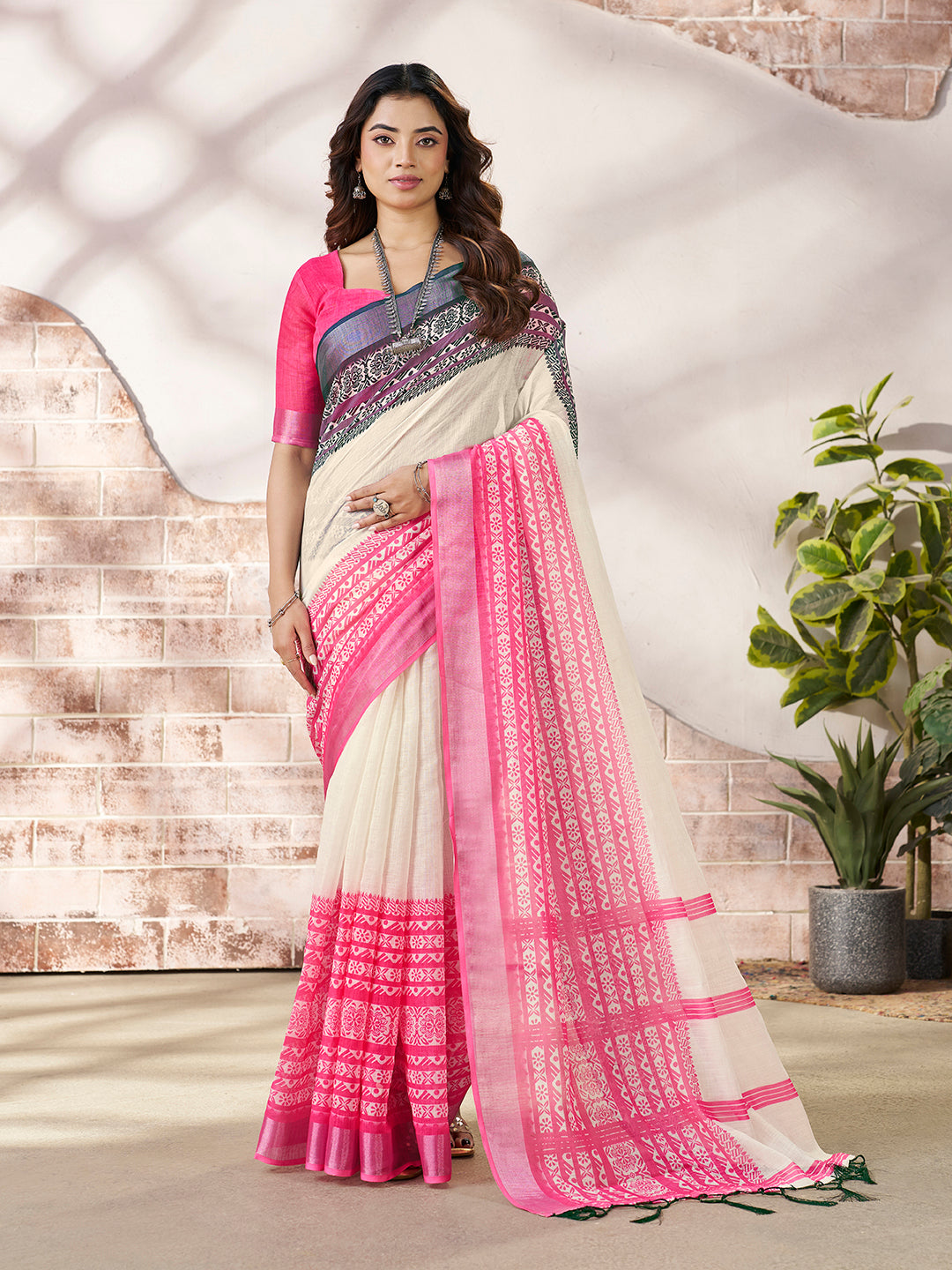 Stylish Digital Print Saree in Off-White with Pink Accents