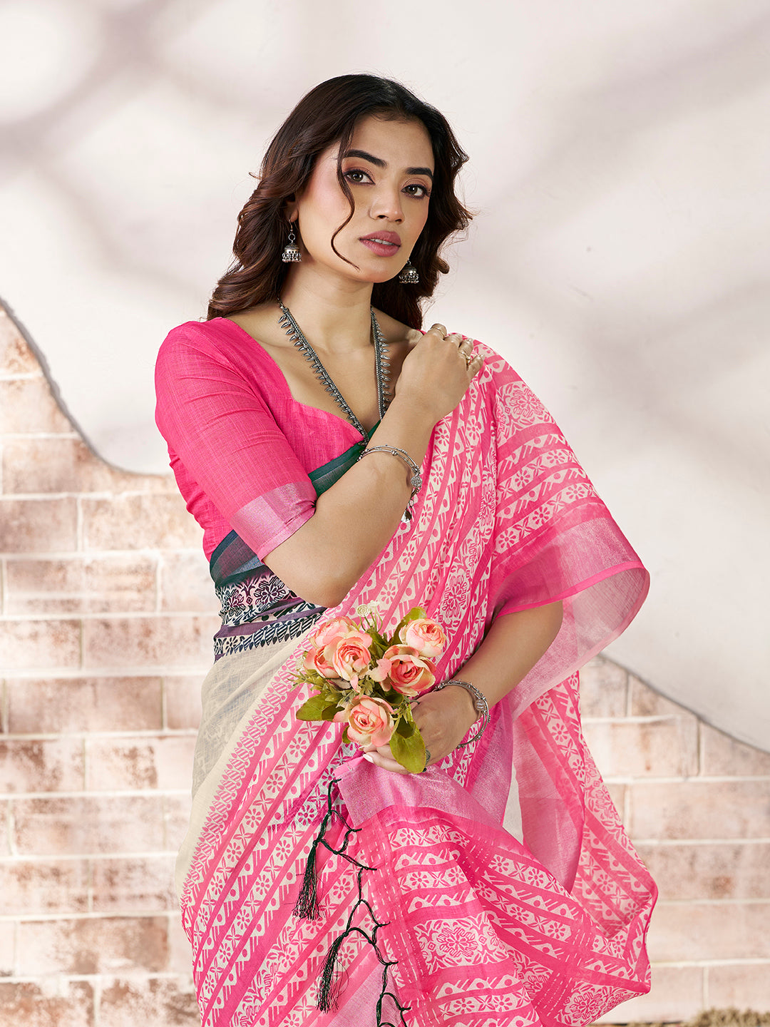 Stylish Digital Print Saree in Off-White with Pink Accents