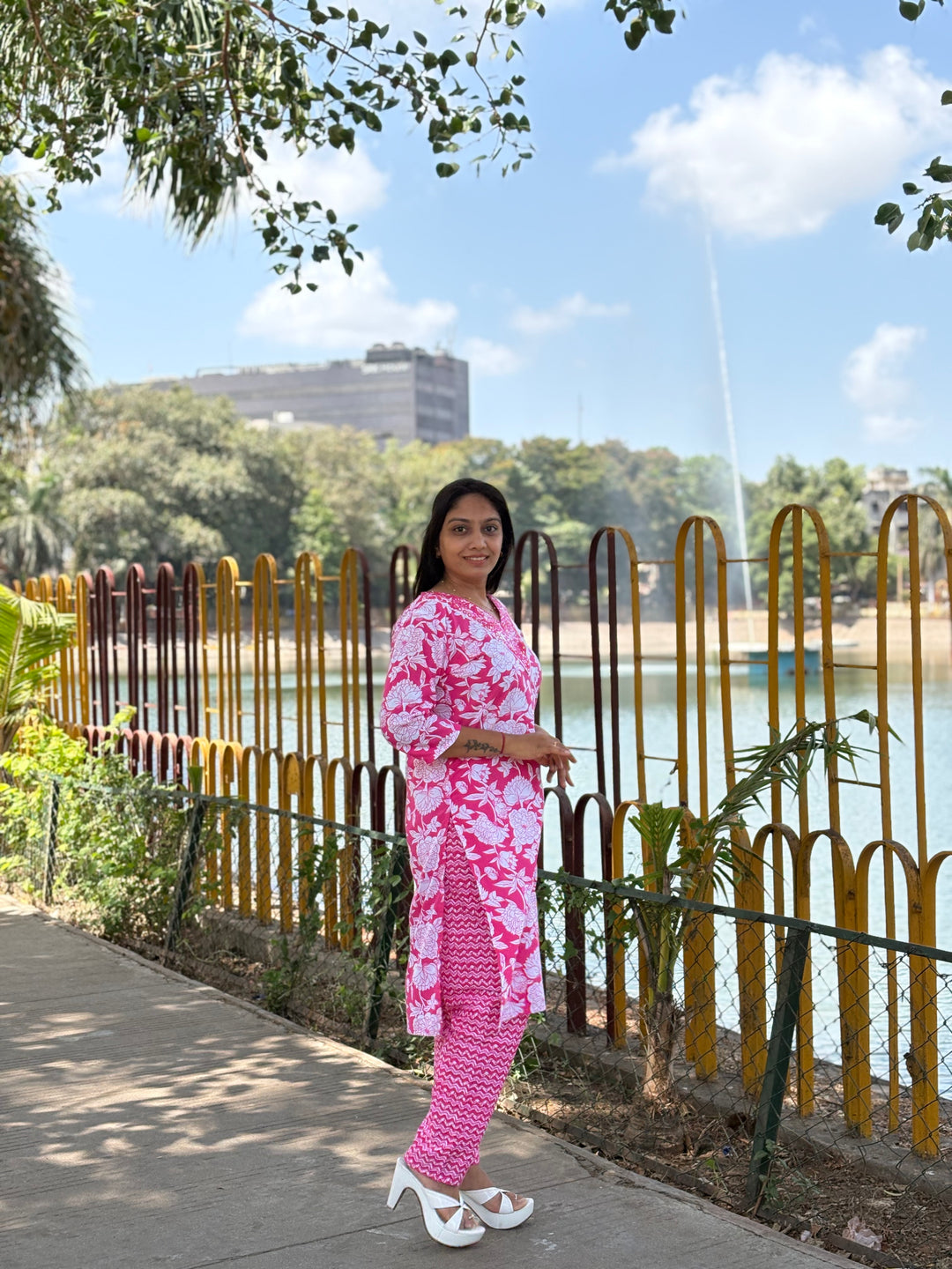 Women Floral Printed Regular Kurta with Trousers & With Dupatta