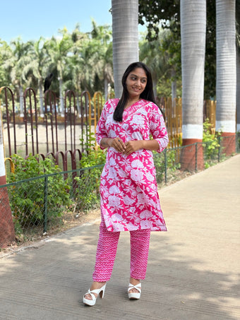 Women Floral Printed Regular Kurta with Trousers & With Dupatta