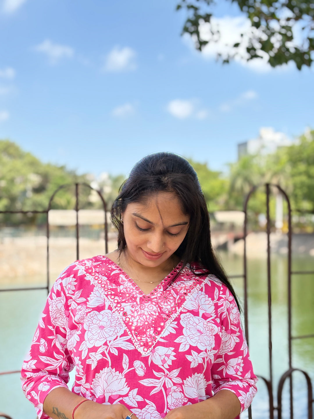 Women Floral Printed Regular Kurta with Trousers & With Dupatta