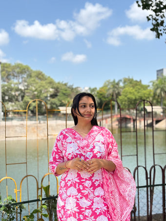 Women Floral Printed Regular Kurta with Trousers & With Dupatta