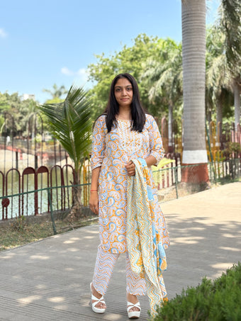 Women Floral Printed Regular Pure Cotton Kurti with Pant & With Dupatta