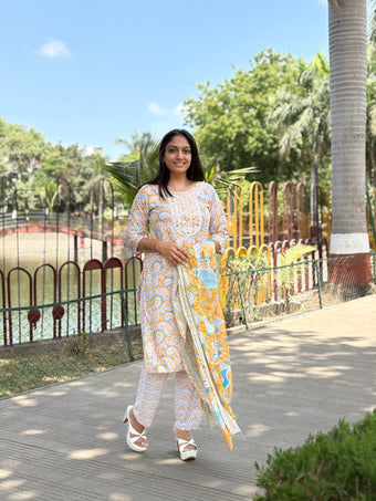 Women Floral Printed Regular Pure Cotton Kurti with Pant & With Dupatta